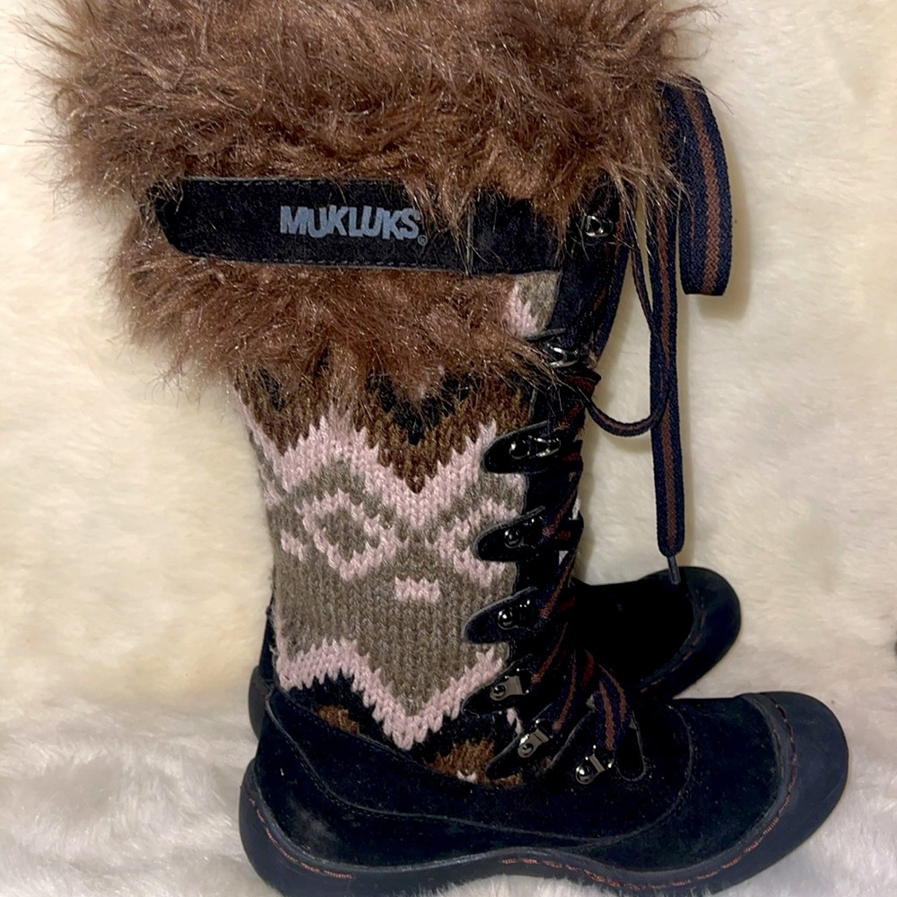 Super cute MUKLUK BOOTS